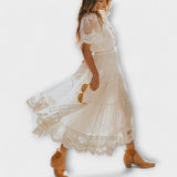 Vestido Midi de Renda com Decote Pontudo