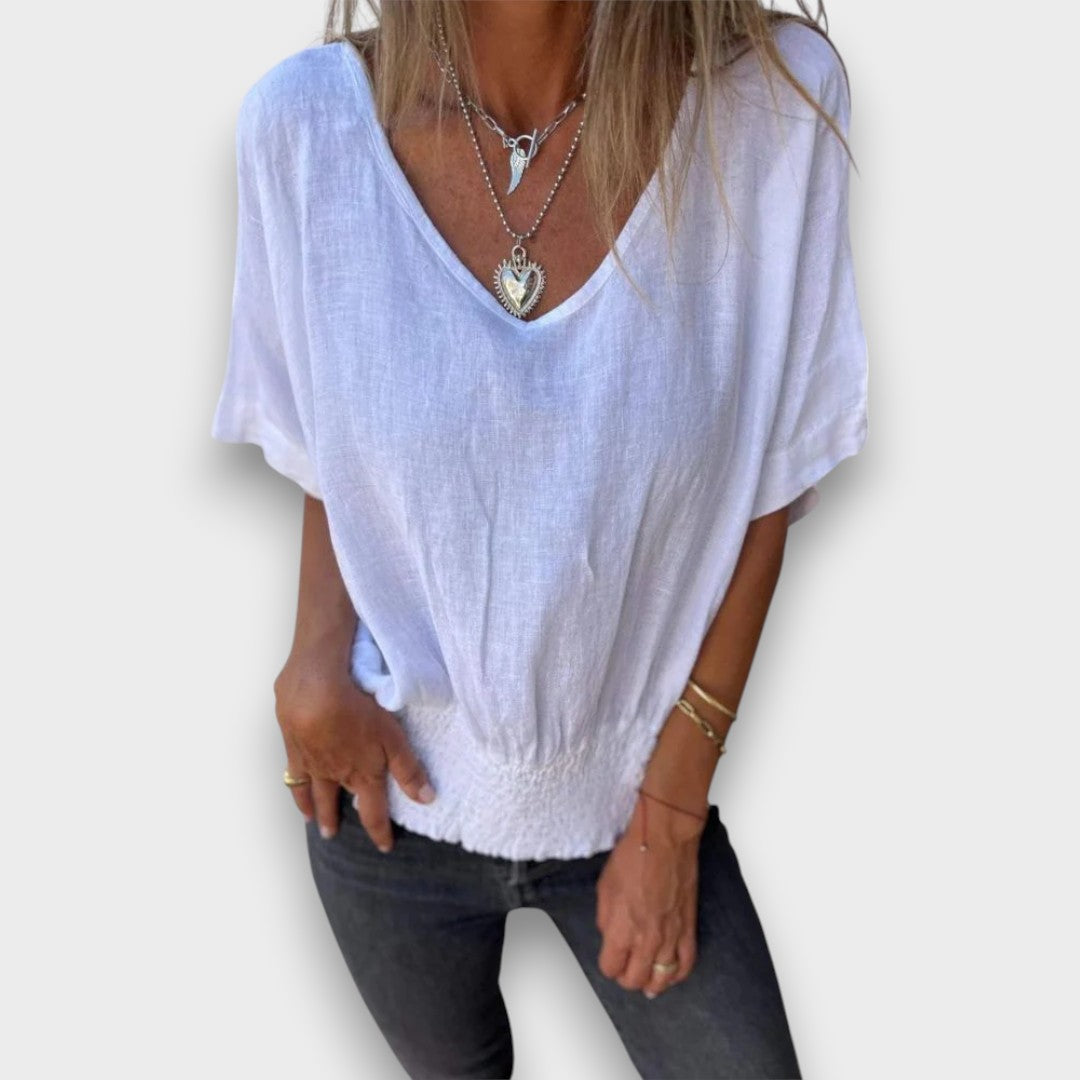 CARLA - T-SHIRT ELEGANTE COM DETALHE ENDRUZIDO