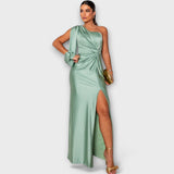 Amelia - Um vestido gracioso com uma finesse impecável