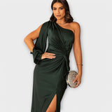 Amelia - Um vestido gracioso com uma finesse impecável