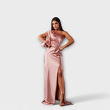 Amelia - Um vestido gracioso com uma finesse impecável